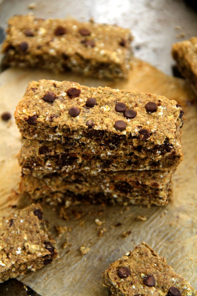 Cookie Dough Protein Granola Bars -- Soft, chewy, dense, and satisfying, these homemade granola bars are something you can really sink your teeth into. Gluten-free, refined sugar-free, vegan, and crazy delicious! || runningwithspoons.com