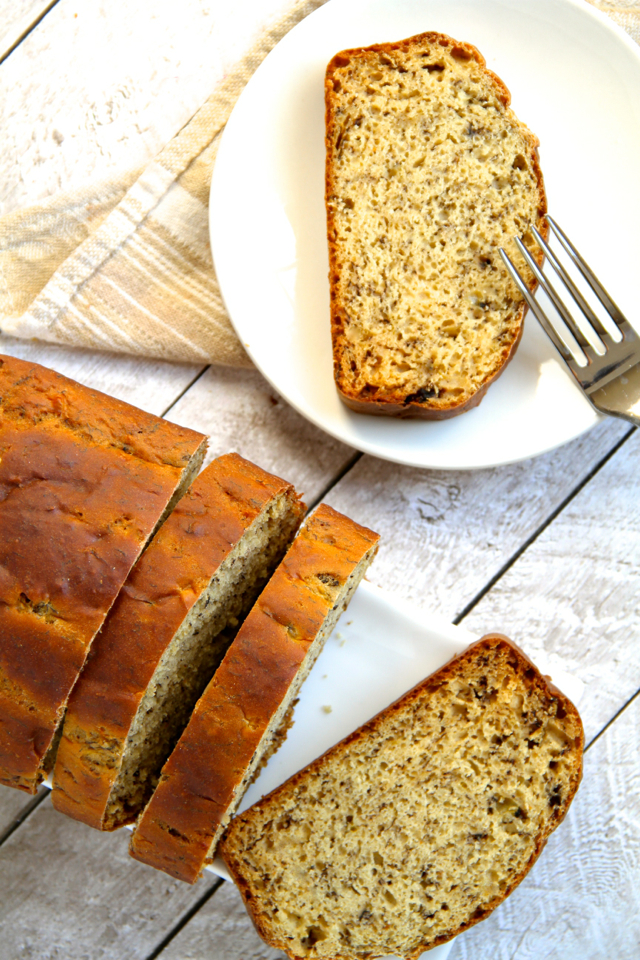 Greek Yogurt Banana Bread -- so soft and tender that you'd never be able to tell it's made without butter or oil! DELICIOUS! || runningwithspoons.com