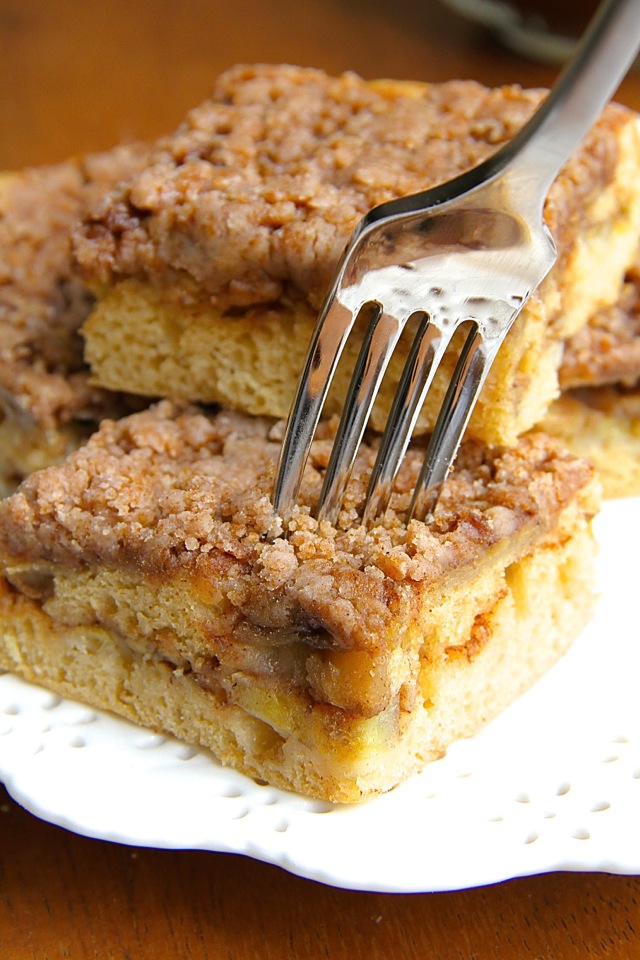 Cinnamon Sugar Banana Coffee Cake -- bananas and Greek yogurt help lighten up this DELICIOUS coffee cake that's healthy enough to enjoy for breakfast! || runningwithspoons.com