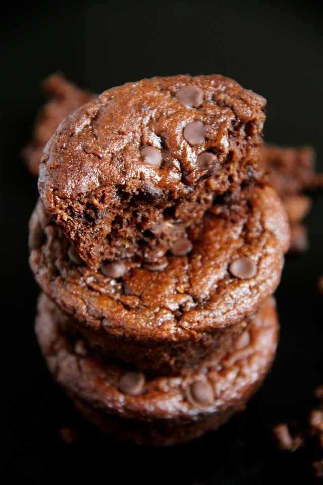 Flourless Chocolate Zucchini Muffins -- gluten-free, grain-free, oil-free, dairy-free, refined sugar-free, but so soft and delicious that you'd never be able to tell! || runningwithspoons.com