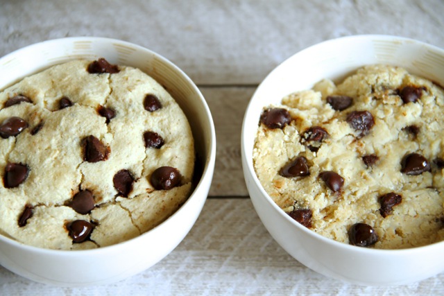 Oatmeal Cookie Dough Mug Cake -- satisfy your cravings in less than 5 minutes with this delicious gluten-free mug cake! Single-serve and made with healthy ingredients, it makes the PERFECT snack! || runningwithspoons.com