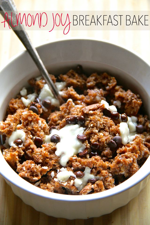 Almond Joy Breakfast Bake -- a soft and doughy oatmeal bake that combines the flavours of almonds, coconut, and chocolate in a healthy and delicious breakfast! | runningwithspoons.com #recipe #vegan #glutenfree