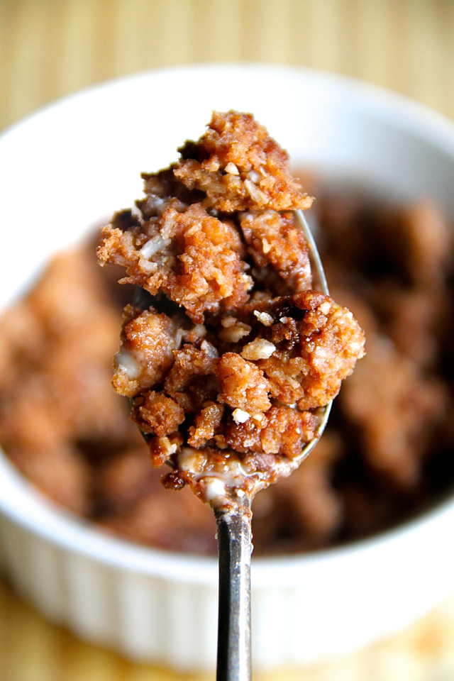 Almond Joy Breakfast Bake -- a soft and doughy oatmeal bake that combines the flavours of almonds, coconut, and chocolate in a healthy and delicious breakfast! | runningwithspoons.com #recipe #vegan #glutenfree