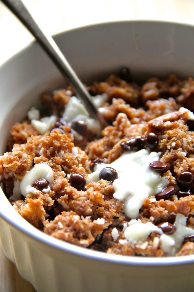 Almond Joy Breakfast Bake -- a soft and doughy oatmeal bake that combines the flavours of almonds, coconut, and chocolate in a healthy and delicious breakfast! | runningwithspoons.com #recipe #vegan #glutenfree