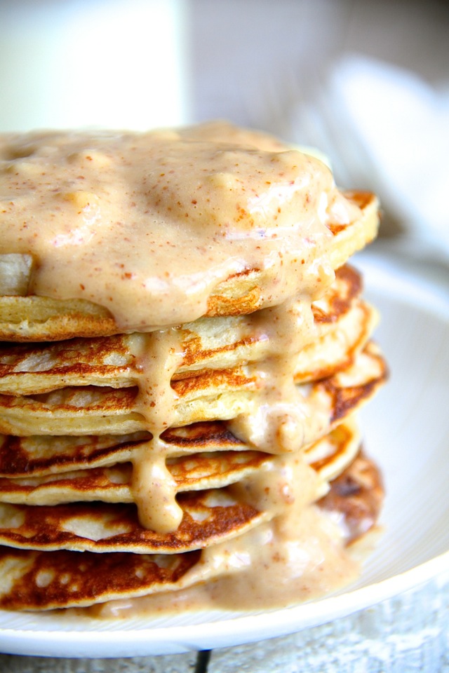 Chunky Monkey Greek Yogurt Pancakes -- a quick and easy gluten-free breakfast that packs over 20g of protein! || runningwithspoons.com