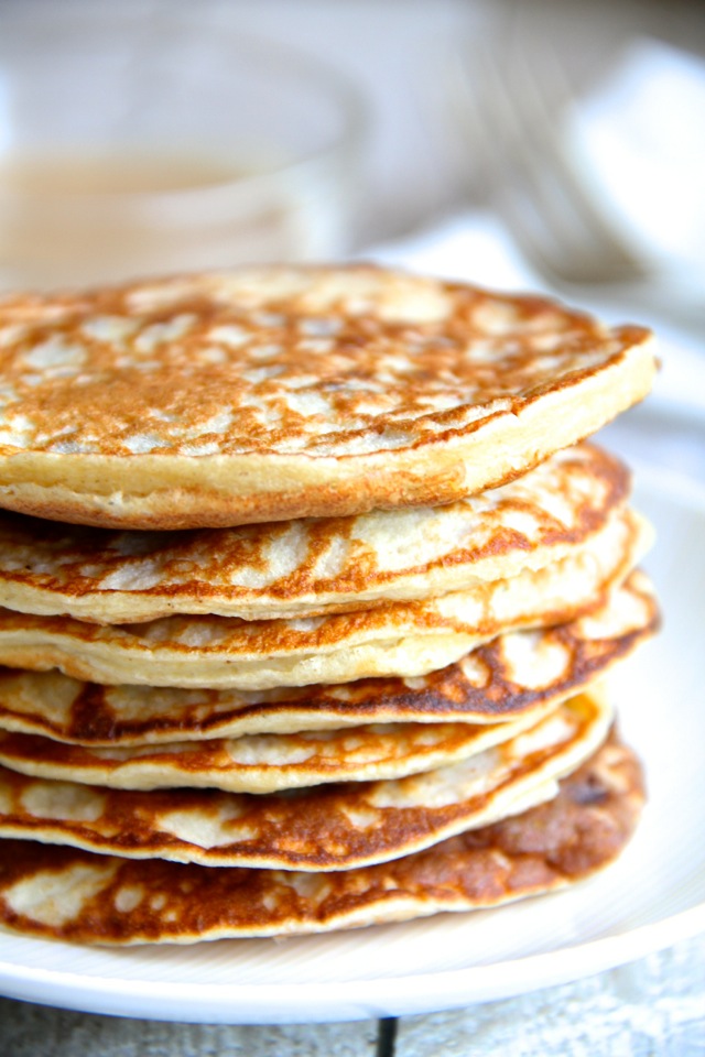 Chunky Monkey Greek Yogurt Pancakes -- a quick and easy gluten-free breakfast that packs over 20g of protein! || runningwithspoons.com