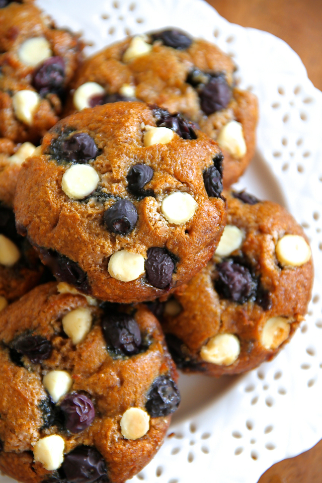 Flourless White Chocolate Blueberry Muffins -- gluten-free, oil-free, dairy-free, refined sugar-free, but so soft and delicious that you'd never be able to tell! || runningwithspoons.com