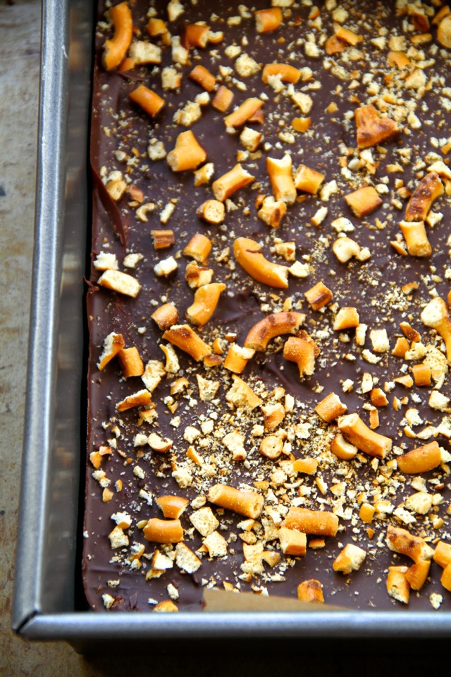 No Bake Salted Caramel Pretzel Bars -- sweet, salty, and melt-in-your-mouth delicious! These bars are made without flour, butter, or refined sugar || runningwithspoons.com #vegan #snack #bars