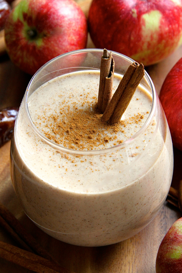 Caramel Apple Overnight Oatmeal Smoothie