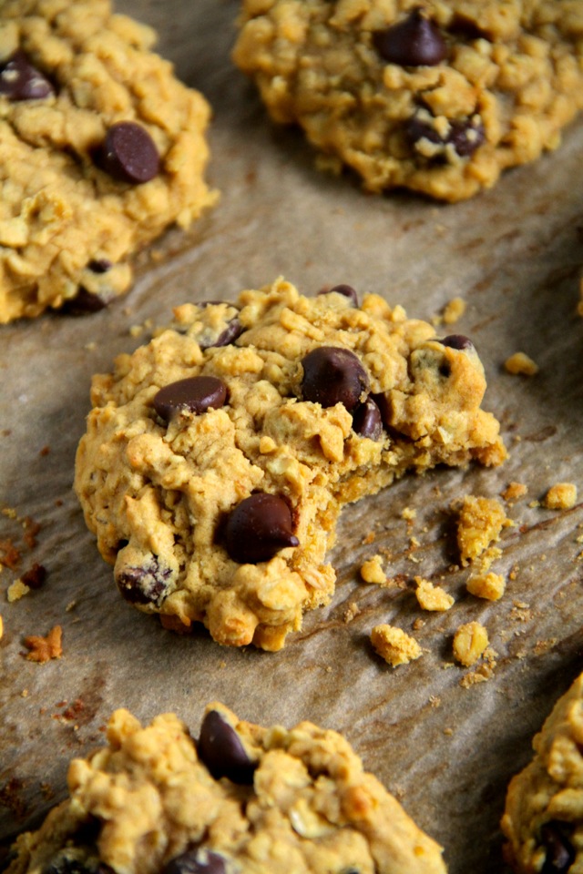 Flourless Pumpkin Oatmeal Cookies -- made without butter or flour, but so soft and chewy that you'd never be able to tell! || runningwithspoons.com #pumpkin #cookies #vegan #fall