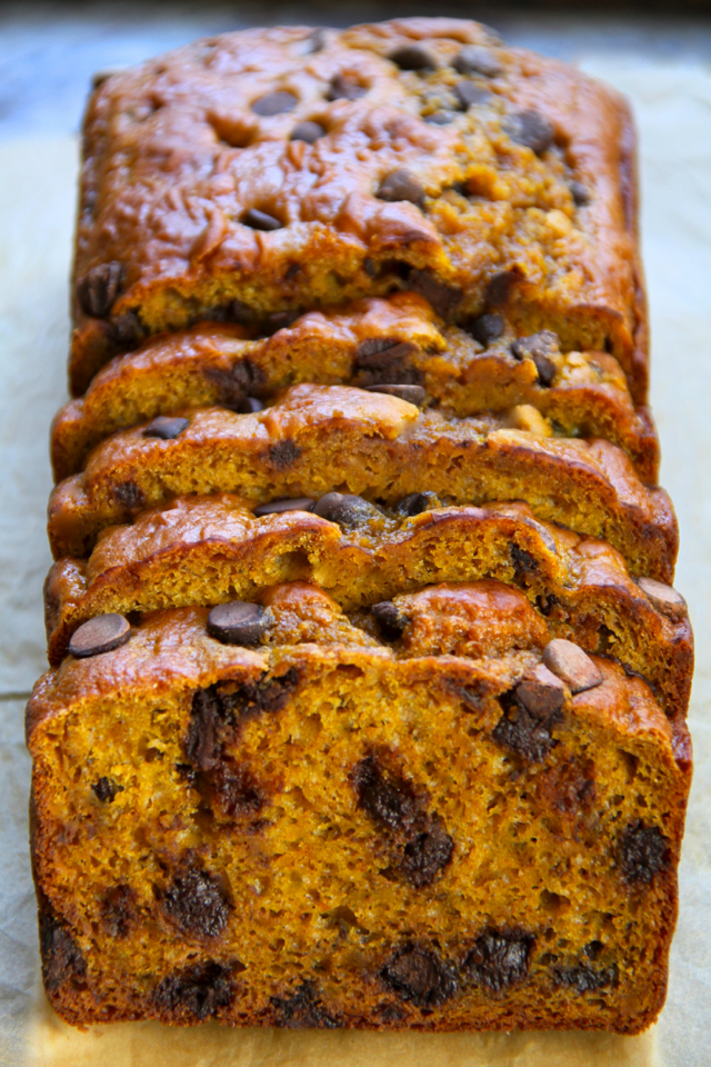 Greek Yogurt Pumpkin Banana Bread -- made without butter or oil, but so soft and tender that you'd never be able to tell! A healthy and delicious snack! || runningwithspoons.com #pumpkin #banana #fall