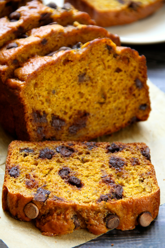 Greek Yogurt Pumpkin Banana Bread -- made without butter or oil, but so soft and tender that you'd never be able to tell! A healthy and delicious snack! || runningwithspoons.com #pumpkin #banana #fall