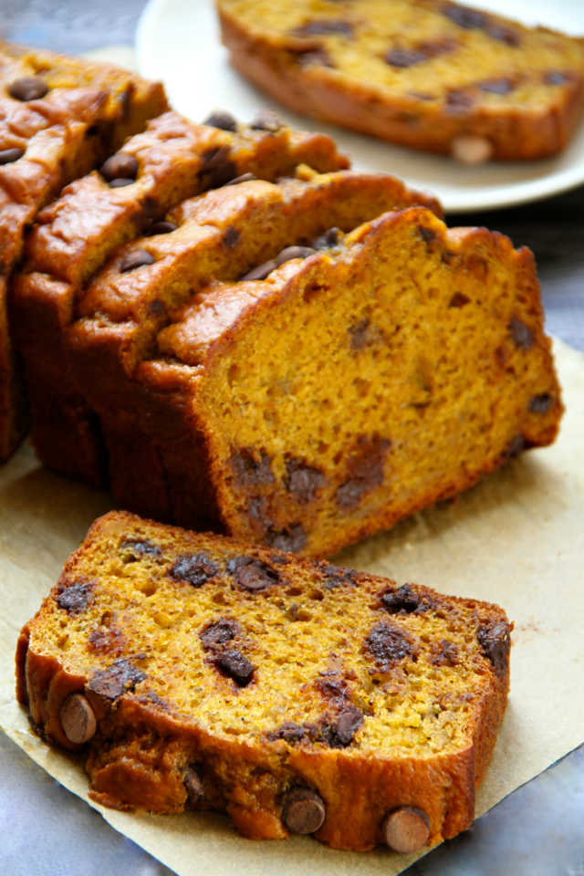 Greek Yogurt Pumpkin Banana Bread -- made without butter or oil, but so soft and tender that you'd never be able to tell! A healthy and delicious snack! || runningwithspoons.com #pumpkin #banana #fall