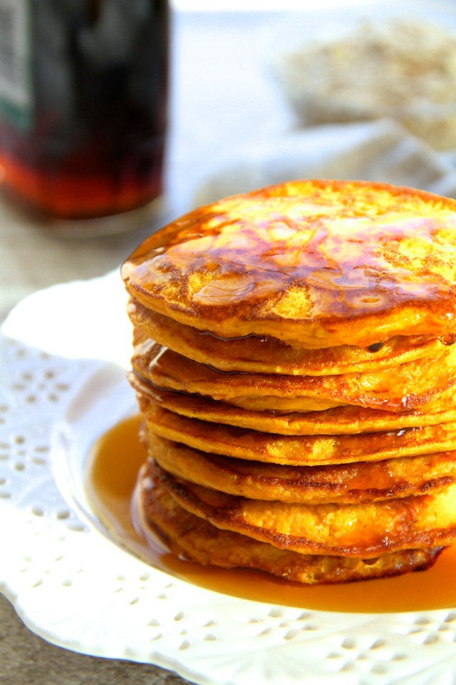 Pumpkin Spice Greek Yogurt Pancakes -- light, fluffy, and made in the blender, enjoy the ENTIRE recipe for under 300 calories with 20g of protein! || runningwithspoons.com #pumpkin #pancakes #breakfast