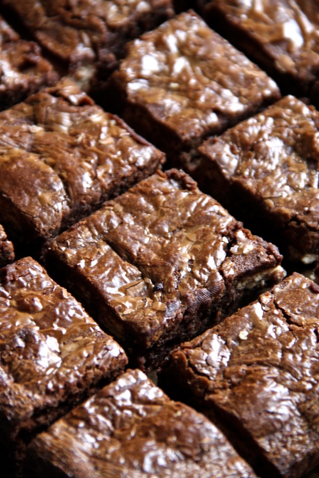 Soft, fudgy, and LOADED with chocolate, these Flourless Candy Bar Brownies are a great way to use up that leftover Halloween, Christmas, or Easter candy! The perfect dessert for any chocolate lover. || runningwithspoons.com #chocolate #brownies #candy #dessert