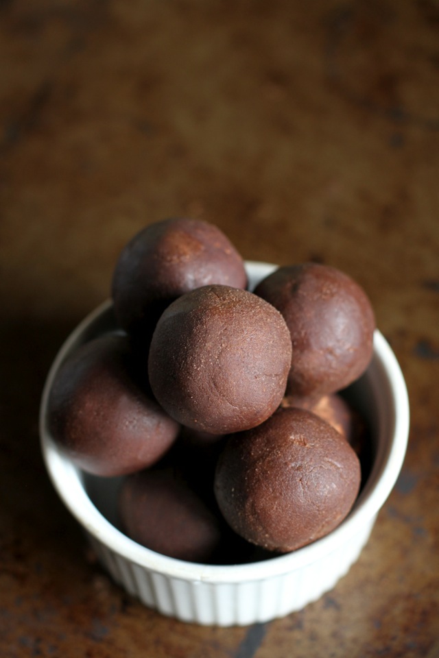 No Bake Brownie Bites -- these soft and fudgy bites taste just like a batch of soft-baked brownies, but are made without flour, oil, eggs, or refined sugar! || runningwithspoons.com #chocolate #brownies #vegan #glutenfree #snack