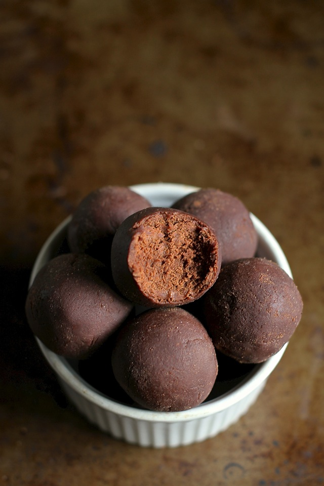 No Bake Brownie Bites -- these soft and fudgy bites taste just like a batch of soft-baked brownies, but are made without flour, oil, eggs, or refined sugar! || runningwithspoons.com #chocolate #brownies #vegan #glutenfree #snack