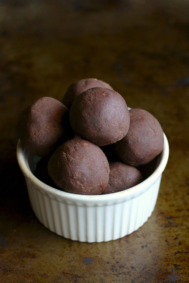 No Bake Brownie Bites -- these soft and fudgy bites taste just like a batch of soft-baked brownies, but are made without flour, oil, eggs, or refined sugar! || runningwithspoons.com #chocolate #brownies #vegan #glutenfree #snack