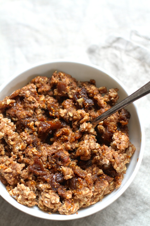 Vanilla Chai Breakfast Bake -- the PERFECT way to spice up your breakfast rotation! Soft, doughy, and loaded with flavour || runningwithspoons.com #vegan #glutenfree #breakfast #recipe #healthy