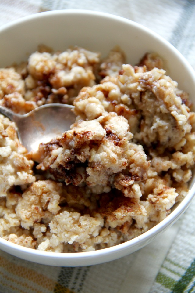 Cinnamon Bun Breakfast Bake -- enjoy the taste and texture of a traditional cinnamon bun without all the added sugar and saturated fat! The gluten-free and vegan breakfast bake is a healthy and delicious way to start the day. || runningwithspoons.com #vegan #glutenfree #breakfast