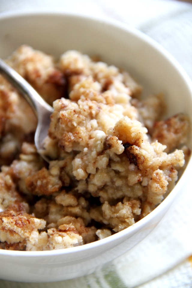 Cinnamon Bun Breakfast Bake -- enjoy the taste and texture of a traditional cinnamon bun without all the added sugar and saturated fat! The gluten-free and vegan breakfast bake is a healthy and delicious way to start the day. || runningwithspoons.com #vegan #glutenfree #breakfast