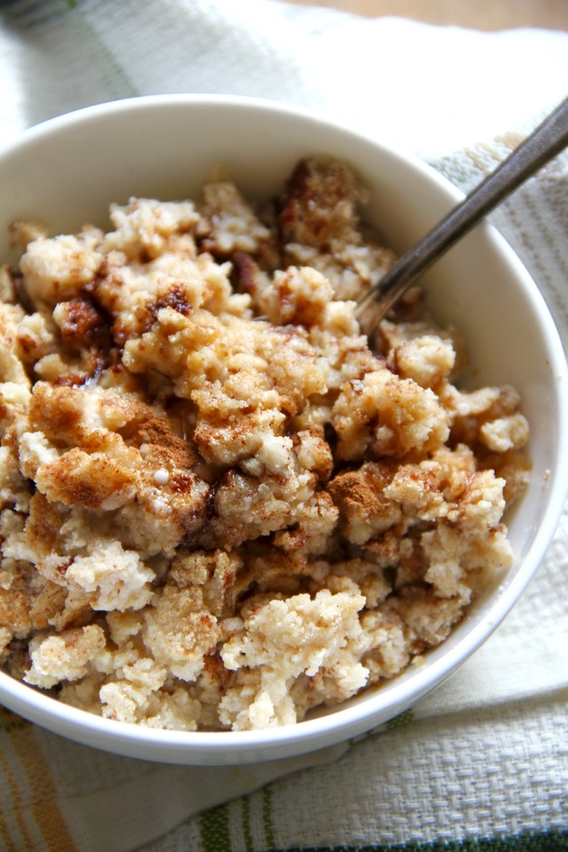 Cinnamon Bun Breakfast Bake -- enjoy the taste and texture of a traditional cinnamon bun without all the added sugar and saturated fat! The gluten-free and vegan breakfast bake is a healthy and delicious way to start the day. || runningwithspoons.com #vegan #glutenfree #breakfast