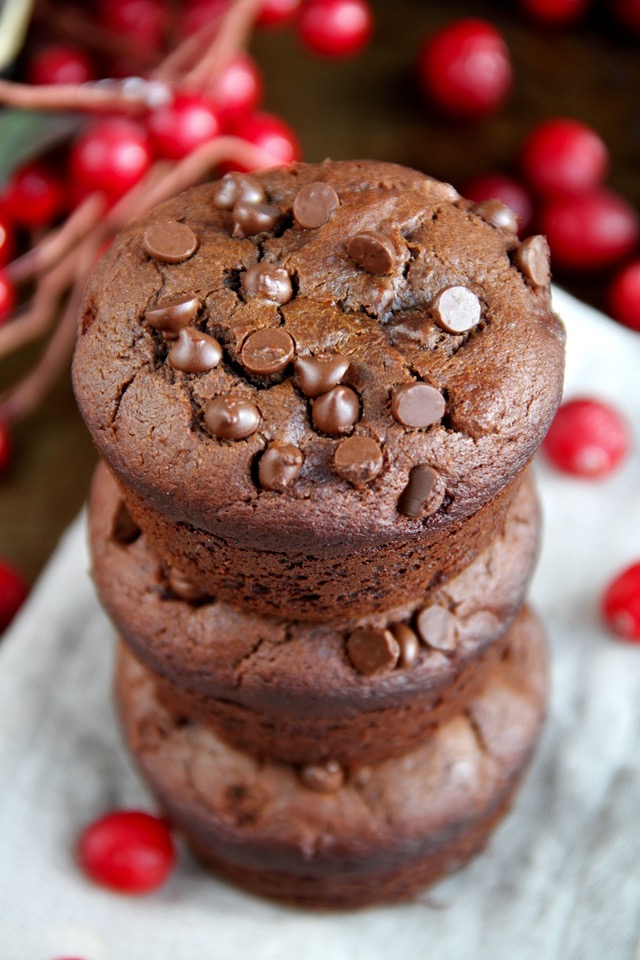 Flourless Double Chocolate Orange Cranberry Muffins -- gluten-free, grain-free, oil-free, dairy-free, refined sugar-free, but so soft and flavourful that you'd never be able to tell they're healthy! || runningwithspoons.com #chocolate #muffins #healthy #Christmas #recipe