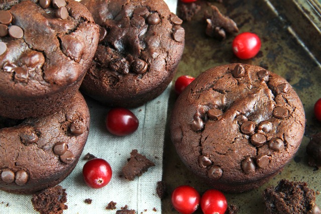 Flourless Double Chocolate Orange Cranberry Muffins -- gluten-free, grain-free, oil-free, dairy-free, refined sugar-free, but so soft and flavourful that you'd never be able to tell they're healthy! || runningwithspoons.com #chocolate #muffins #healthy #Christmas #recipe