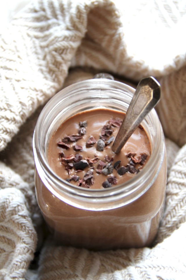 Hot Chocolate Breakfast Smoothie -- smooth, creamy, and sure to keep you satisfied for hours! This warm and comforting vegan smoothie will knock out those chocolate cravings while providing you with a balanced breakfast or snack || runningwithspoons.com #vegan #chocolate #smoothie