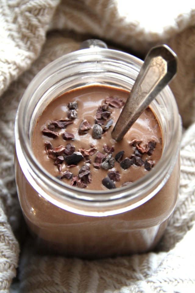 Hot Chocolate Breakfast Smoothie -- smooth, creamy, and sure to keep you satisfied for hours! This warm and comforting vegan smoothie will knock out those chocolate cravings while providing you with a balanced breakfast or snack || runningwithspoons.com #vegan #chocolate #smoothie