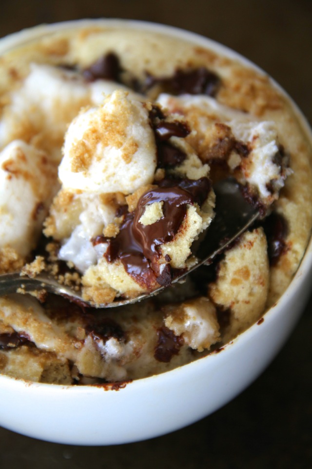 S'mores Mug Cake -- No campfire? no problem! Satisfy your s'mores craving with this soft and doughy campfire-free mug cake. Quick, easy, and made without butter or oil, it makes a perfect single-serve snack! || runningwithspoons.com #s'mores #mugcake #snack