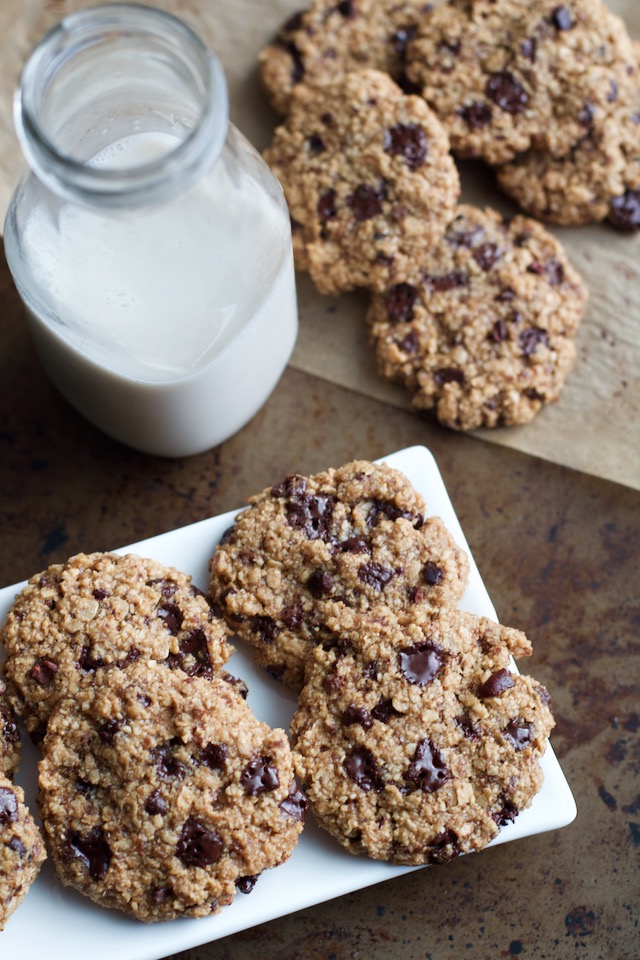 Dark Chocolate Almond Oatmeal Cookies -- a deliciously chocolatey cookie made without flour, butter, or eggs, but so soft and chewy that you'd never be able to tell! || runningwithspoons.com #vegan #glutenfree #healthy #recipe