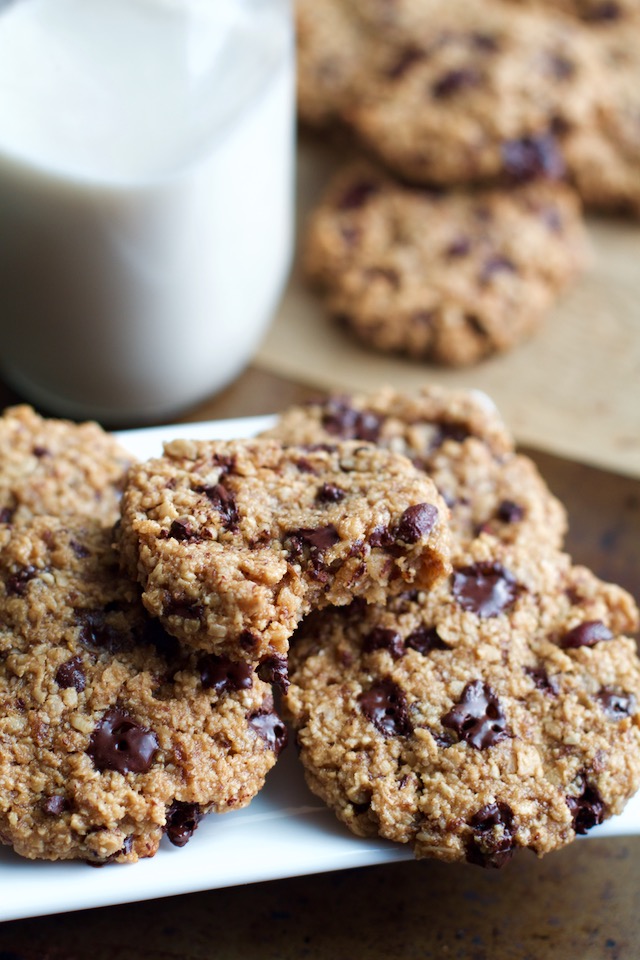 Dark Chocolate Almond Oatmeal Cookies -- a deliciously chocolatey cookie made without flour, butter, or eggs, but so soft and chewy that you'd never be able to tell! || runningwithspoons.com #vegan #glutenfree #healthy #recipe