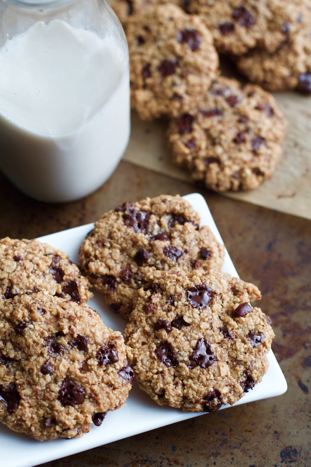 Dark Chocolate Almond Oatmeal Cookies -- a deliciously chocolatey cookie made without flour, butter, or eggs, but so soft and chewy that you'd never be able to tell! || runningwithspoons.com #vegan #glutenfree #healthy #recipe