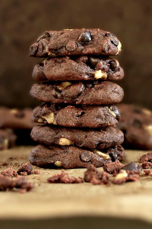 Soft and chewy without being the least bit cakey! These healthier Double Chocolate Banana Cookies are vegan and refined sugar free, but so fudgy and flavourful that you'd never be able to tell they were healthy! | runningwithspoons.com #cookies #chocolate #healthy #vegan