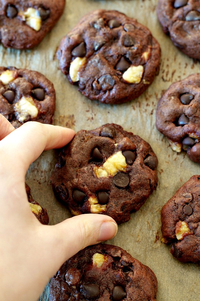 Soft and chewy without being the least bit cakey! These healthier Double Chocolate Banana Cookies are vegan and refined sugar free, but so fudgy and flavourful that you'd never be able to tell they were healthy! | runningwithspoons.com #cookies #chocolate #healthy #vegan