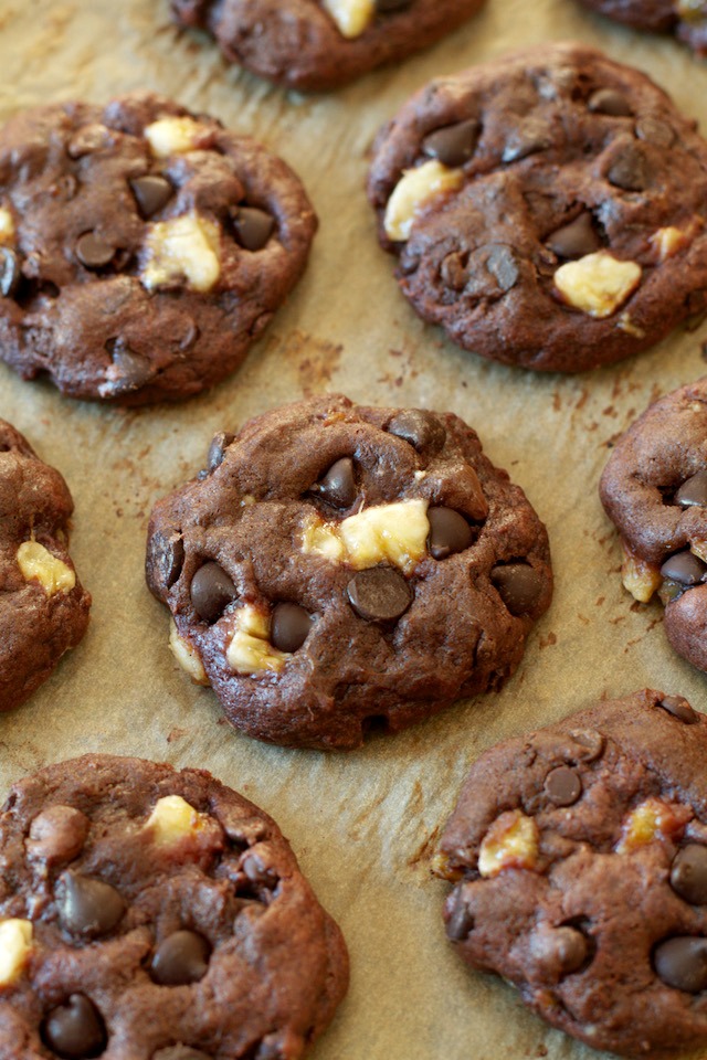 Soft and chewy without being the least bit cakey! These healthier Double Chocolate Banana Cookies are vegan and refined sugar free, but so fudgy and flavourful that you'd never be able to tell they were healthy! | runningwithspoons.com #cookies #chocolate #healthy #vegan