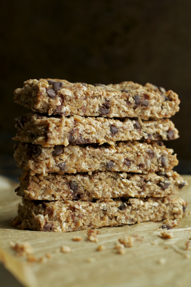 So much better than store-bought! These Soft and Chewy Banana Bread Granola Bars are made without any refined sugars or oils, and LOADED with chocolate and banana flavour! | runningwithspoons.com #vegan #glutenfree #healthy #snack