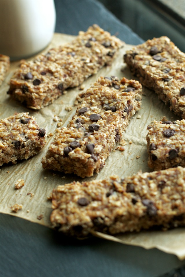 So much better than store-bought! These Soft and Chewy Banana Bread Granola Bars are made without any refined sugars or oils, and LOADED with chocolate and banana flavour! | runningwithspoons.com #vegan #glutenfree #healthy #snack