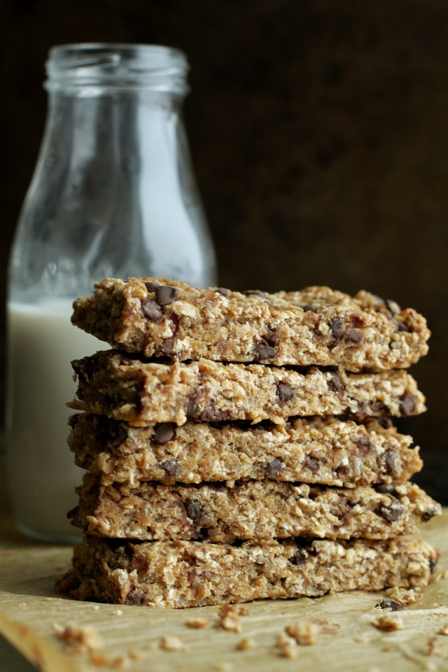 So much better than store-bought! These Soft and Chewy Banana Bread Granola Bars are made without any refined sugars or oils, and LOADED with chocolate and banana flavour! | runningwithspoons.com #vegan #glutenfree #healthy #snack