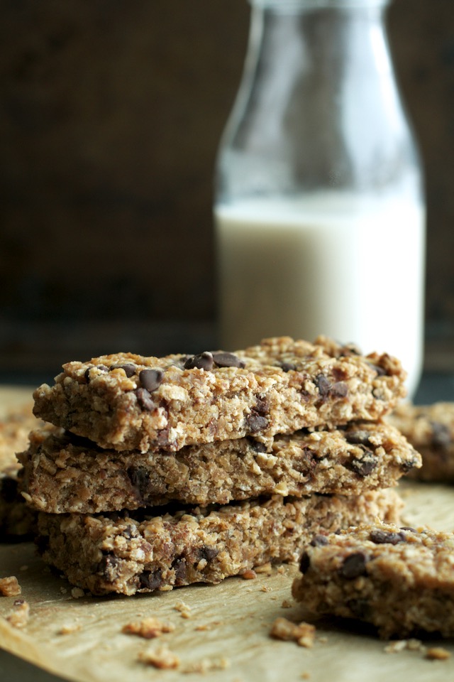 So much better than store-bought! These Soft and Chewy Banana Bread Granola Bars are made without any refined sugars or oils, and LOADED with chocolate and banana flavour! | runningwithspoons.com #vegan #glutenfree #healthy #snack