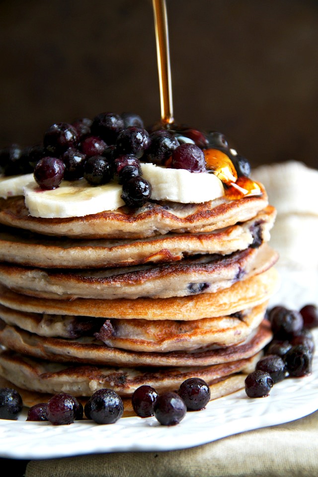 These light and fluffy Blueberry Banana Greek Yogurt Pancakes are sure to keep you satisfied all morning with over 20g of whole food protein! | runningwithspoons.com #glutenfree #healthy #breakfast