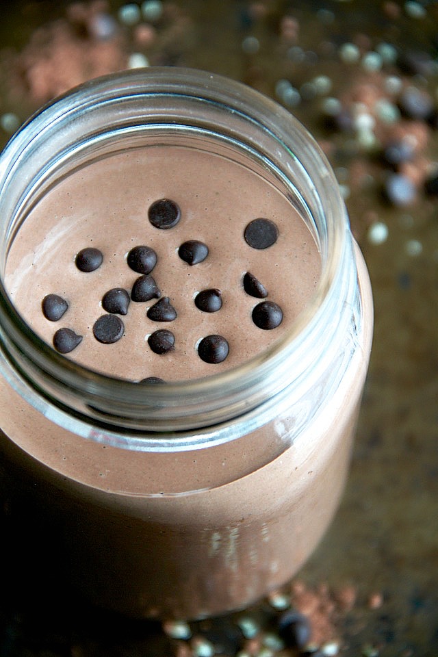 This healthy Chocolate Hemp Overnight Oatmeal Smoothie tastes just like melted chocolate ice cream and packs an impressive 15 g of plant-based protein while meeting the minimum RDA for omega-3s! | runningwithspoons.com #vegan #glutenfree #recipe