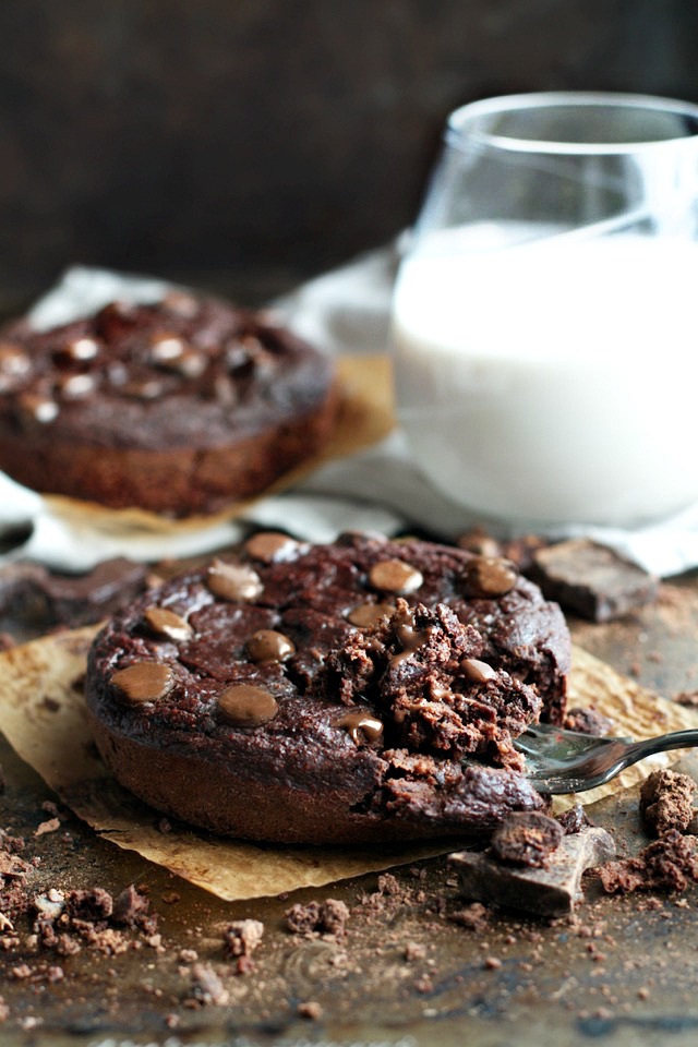 Ooey, gooey, soft, and chewy! These Deep Dish Double Chocolate Breakfast Cookies are the epitome of dessert for breakfast. Chocolatey and decadent, but made with healthy and wholesome ingredients | runningwithspoons.com #vegan #glutenfree #recipe