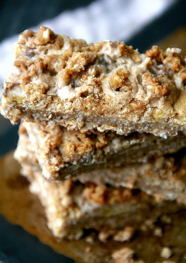 These soft-baked Greek Yogurt Banana Oatmeal Bars are gluten-free, refined-sugar-free, and made without any flour, butter or oil! A deliciously healthy breakfast or snack bar! | runningwithspoons.com #recipe #glutenfree #flourless