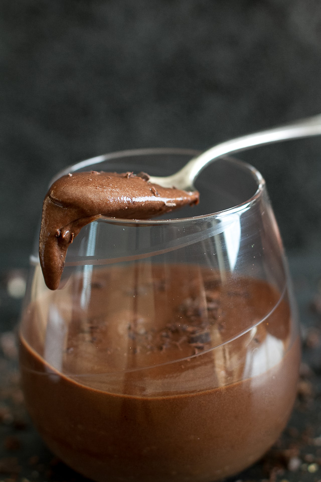 Brownie Batter Protein Pudding - high in protein and packed with a rich chocolate flavour, this addictively DELICIOUS recipe requires only 4 ingredients and 5 minutes to make! | runningwithspoons.com @PlantFusion #vegan #glutenfree #healthy