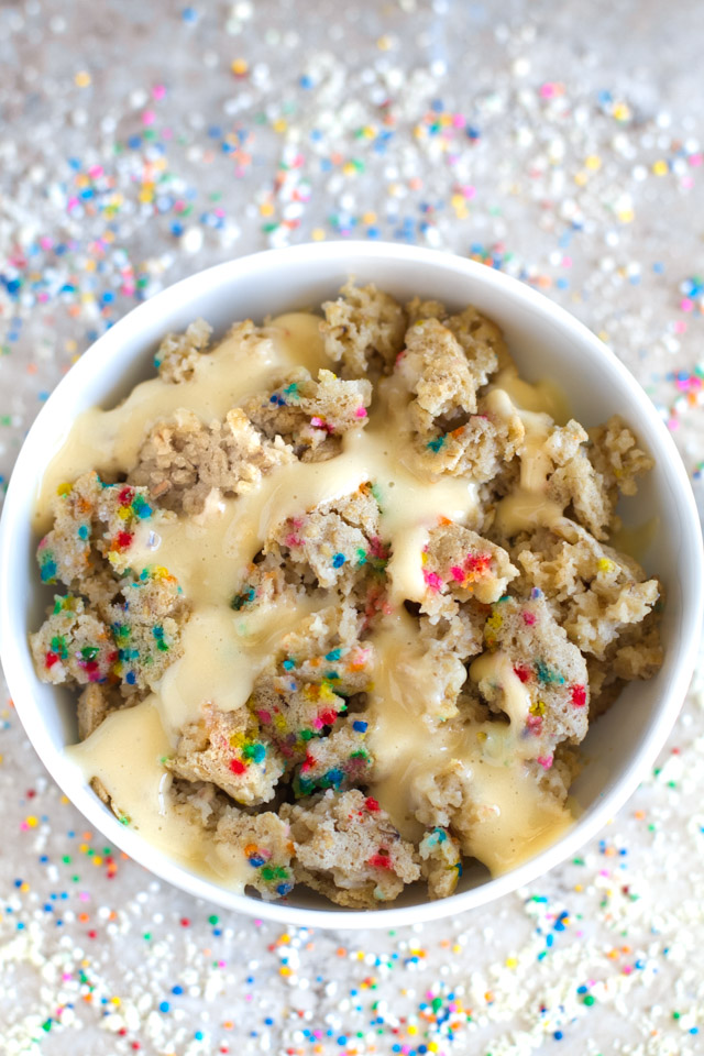 FUN and DELICIOUS! This healthy Funfetti Cake Batter Breakfast Bake tastes like dessert but is made without any flour, butter, oil, or refined sugar! Recipe via runningwithspoons.com #vegan #glutenfree #birthday