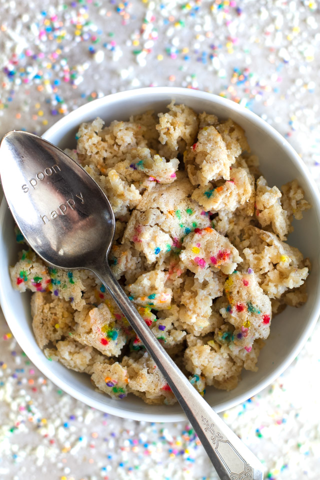 FUN and DELICIOUS! This healthy Funfetti Cake Batter Breakfast Bake tastes like dessert but is made without any flour, butter, oil, or refined sugar! Recipe via runningwithspoons.com #vegan #glutenfree #birthday