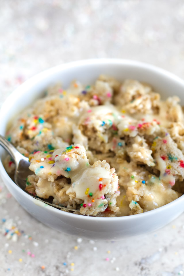 FUN and DELICIOUS! This healthy Funfetti Cake Batter Breakfast Bake tastes like dessert but is made without any flour, butter, oil, or refined sugar! Recipe via runningwithspoons.com #vegan #glutenfree #birthday