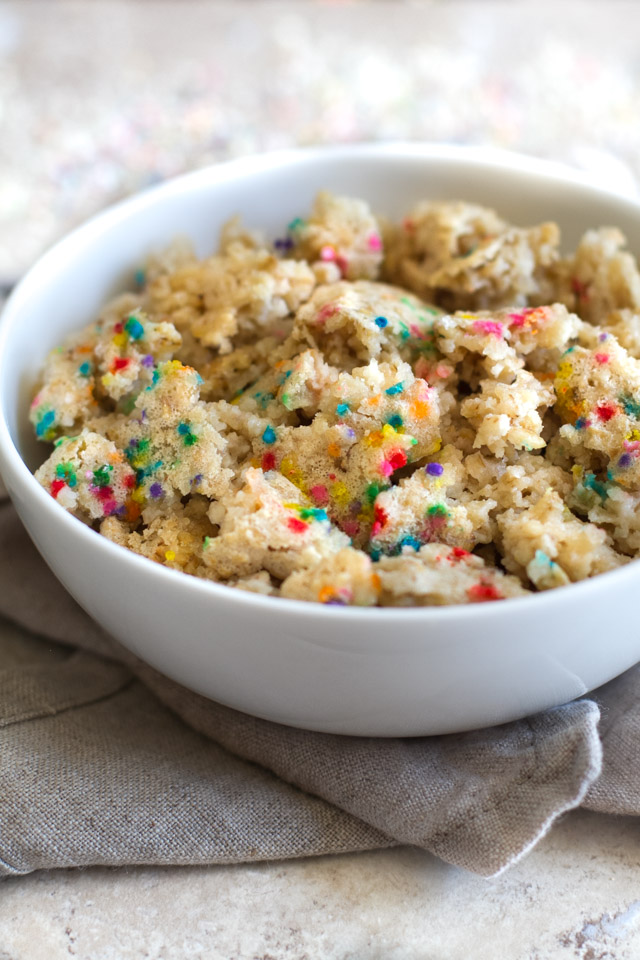 FUN and DELICIOUS! This healthy Funfetti Cake Batter Breakfast Bake tastes like dessert but is made without any flour, butter, oil, or refined sugar! Recipe via runningwithspoons.com #vegan #glutenfree #birthday